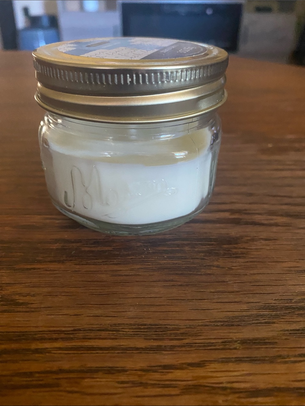 Signature Moisturizer in White Jar with Gold Lid